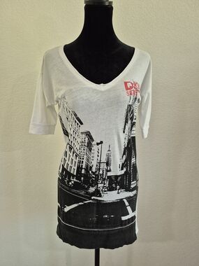 DKNY White & Black Cityscape V-Neck Tee